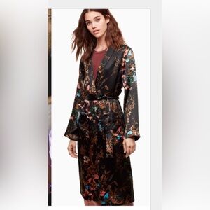 Aritzia pilier silk floral robe